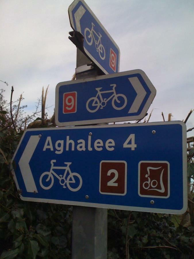 The Vandees Aghalee Extérieur photo